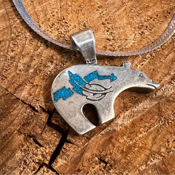 🌟NATIVE AMERICAN 🌟 Genuine Silver & Turquoise Bear Pendant with Silver chain. - Picture 3 of 11